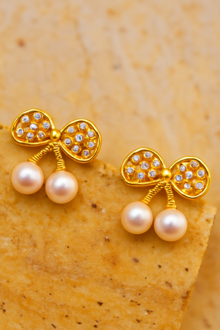 Bow Pearl Earrings